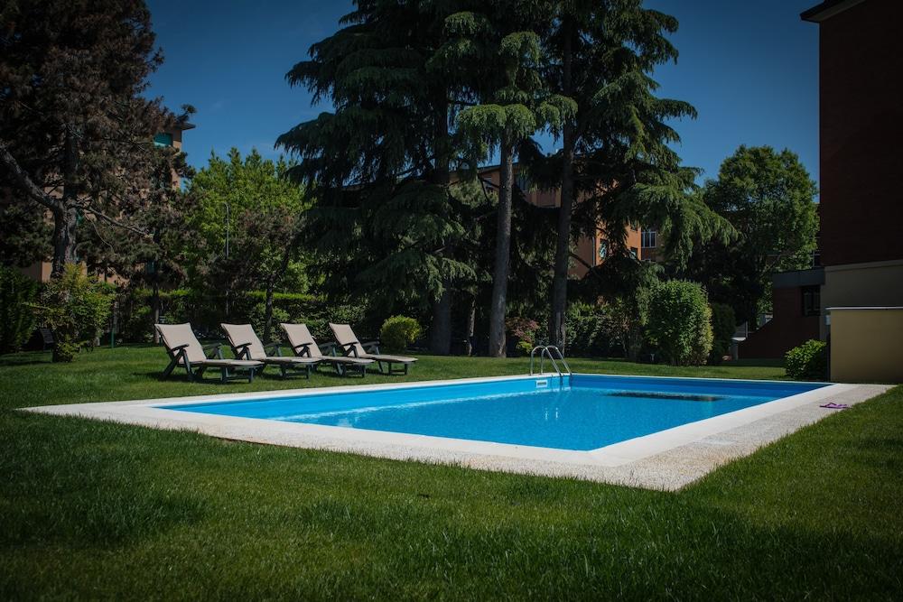 Corvetto Residence - Outdoor Pool