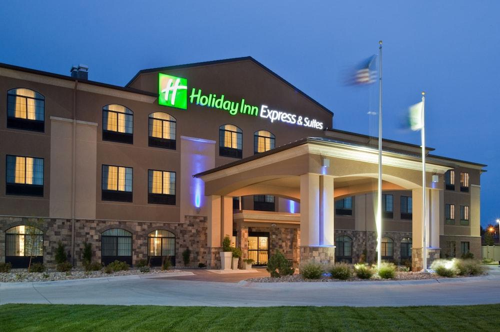 Holiday Inn Express Hotel & Suites Grand Island, an IHG Hotel - Featured Image