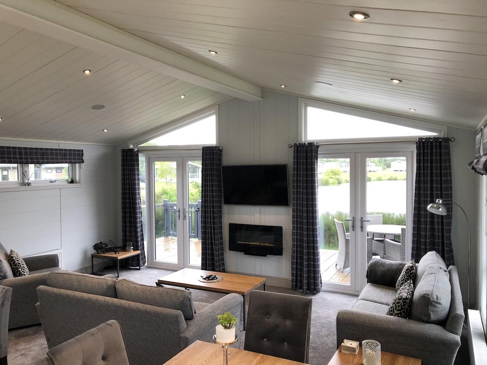 2-bed Lodge Nearby the Beach in Berwick-upon-tweed - Living Room