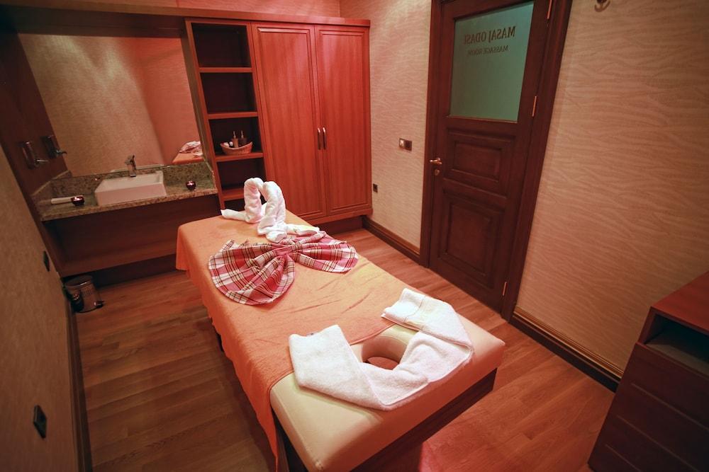 Vivaldi CE Gold Hotel - Treatment Room
