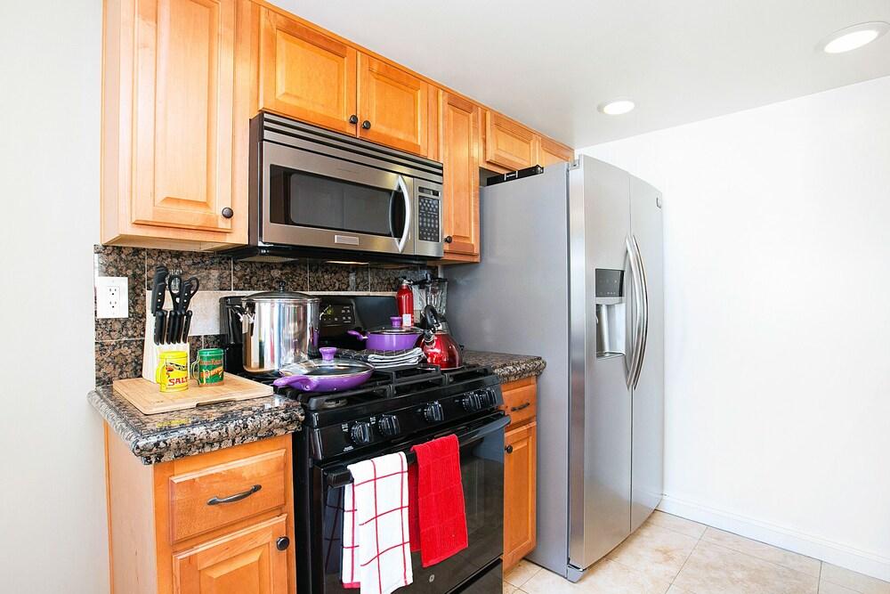 Costa Mesa/Newport - Fast WiFI - Work Stations - Free Parking - Self Check In! (CM-1) - Interior