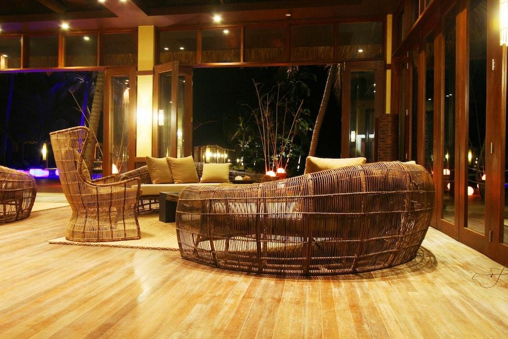 Cauayan Island Resort - Lobby Sitting Area