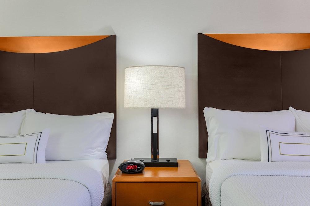 Fairfield Inn & Suites Mahwah - Room