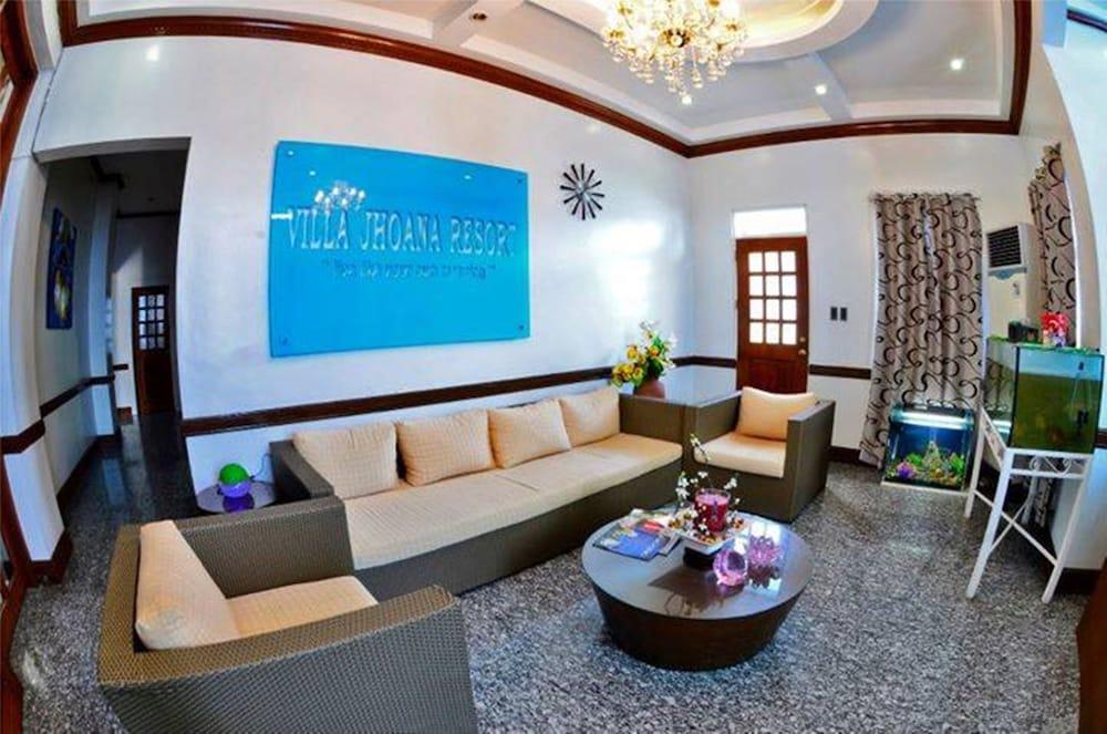 Villa Jhoana Resort - Lobby Sitting Area