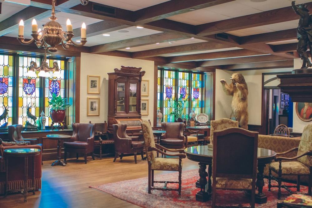 The Cheshire - Lobby Lounge