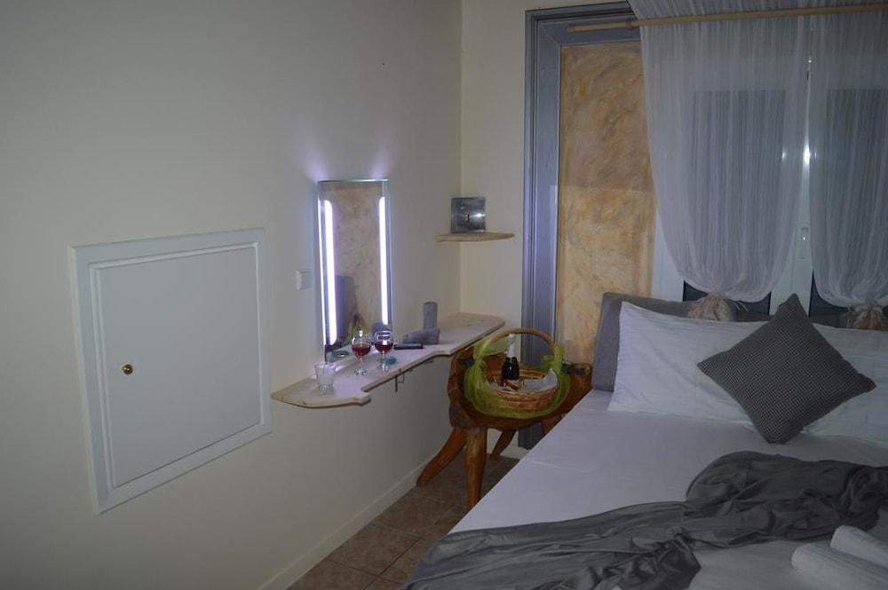 Luxury Villa Suites Lagonissi - Room
