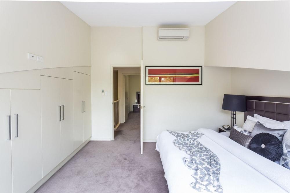 Wentworth Park Road Apartments - Room