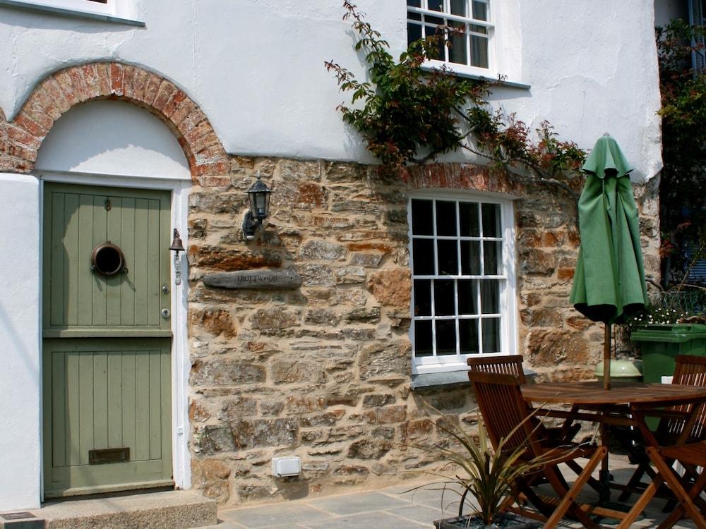Waterside Holiday Cottages - Exterior