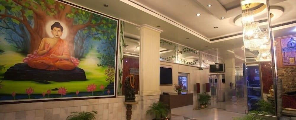 Hotel Samrat international - Interior Entrance