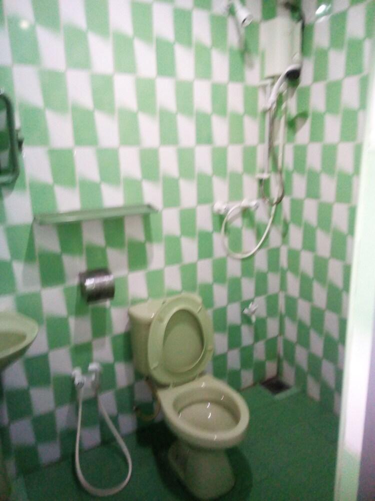 أونغوفارو إن - Bathroom