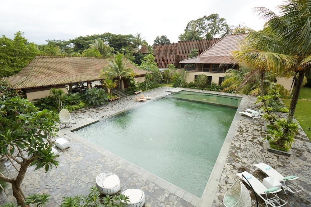 Amanuba Hotel & Resort Rancamaya - Outdoor Pool