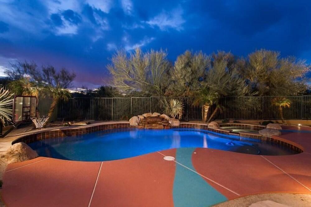 Sonoran Desert Retreat By Signature Vacation Rentals - Outdoor Pool