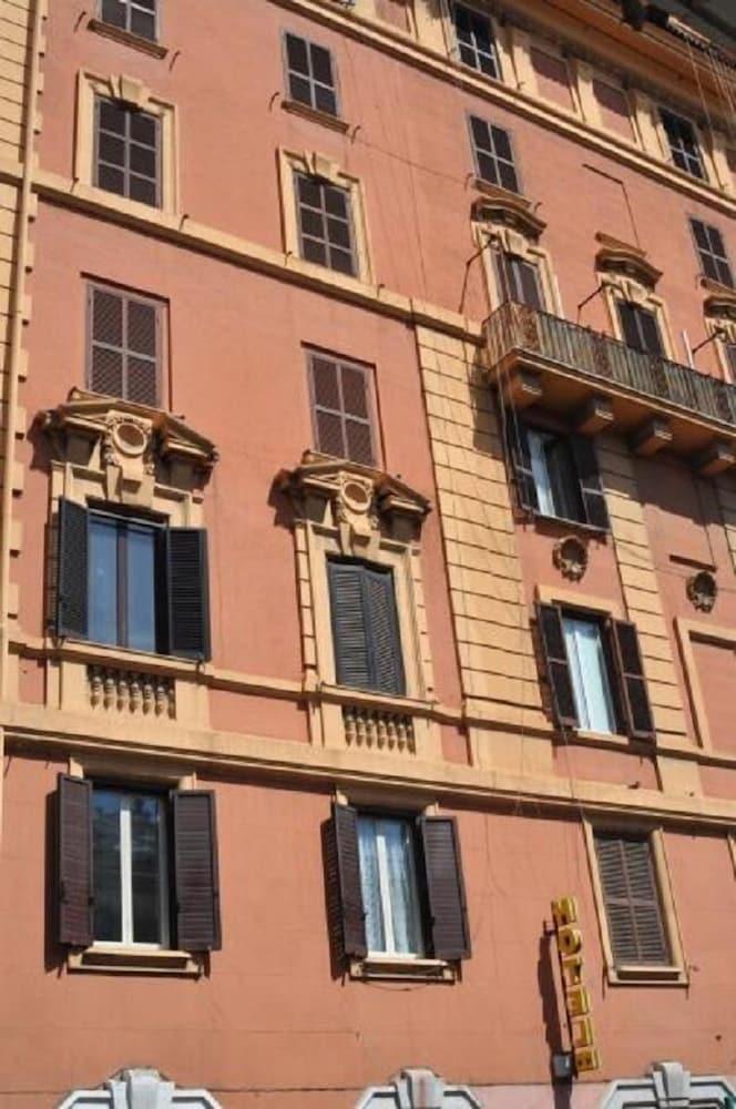Amico Hotel Roma - Exterior