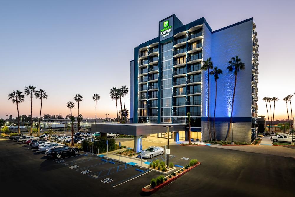 Holiday Inn Express And Suites Santa Ana - Orange County, an IHG Hotel - Featured Image