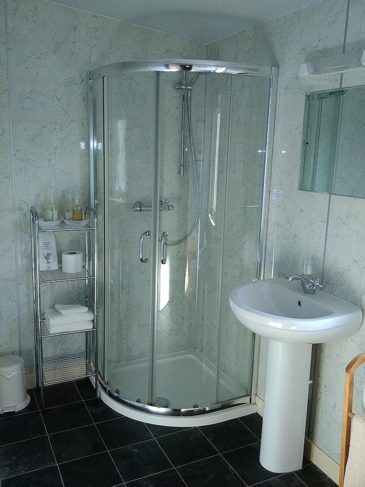Strathy Inn - Bathroom