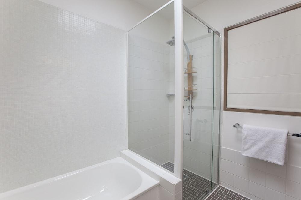 BOUTIQUE STAYS - Somerset Terrace - Bathroom