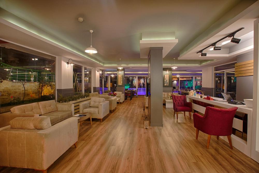 HMA Hotel & Suites - Lobby