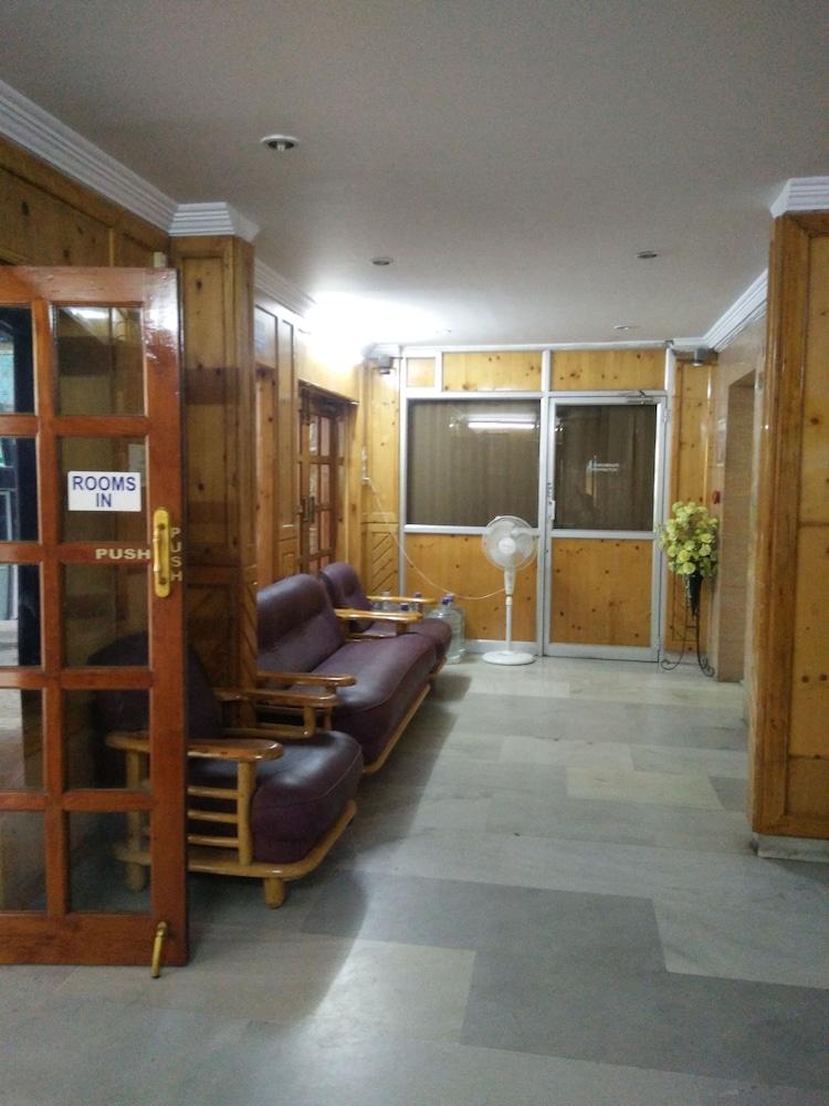 Hotel kirthikaa palace - Lobby