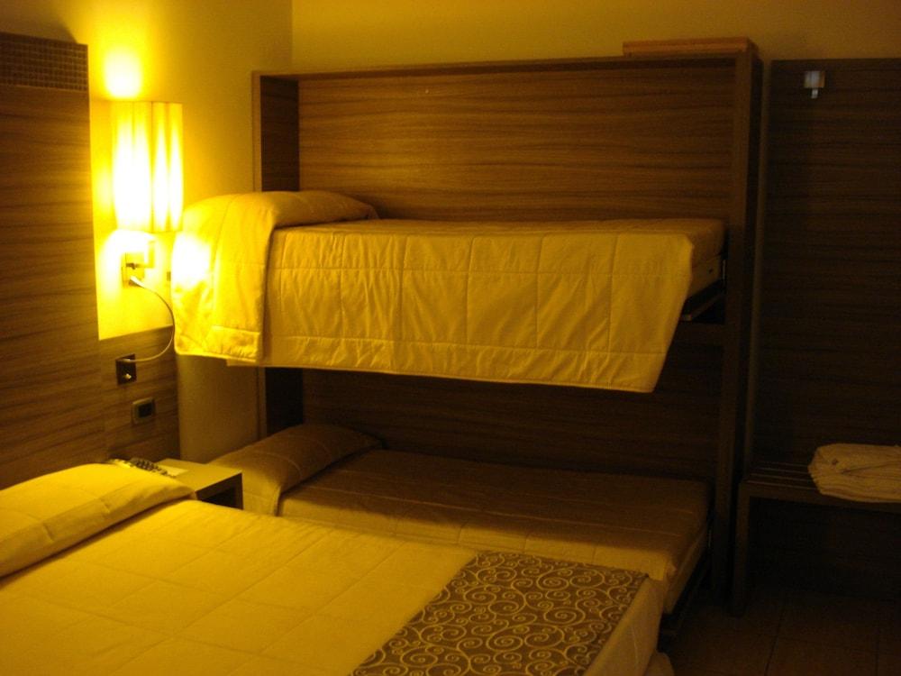 Morrisson Hotel - Room
