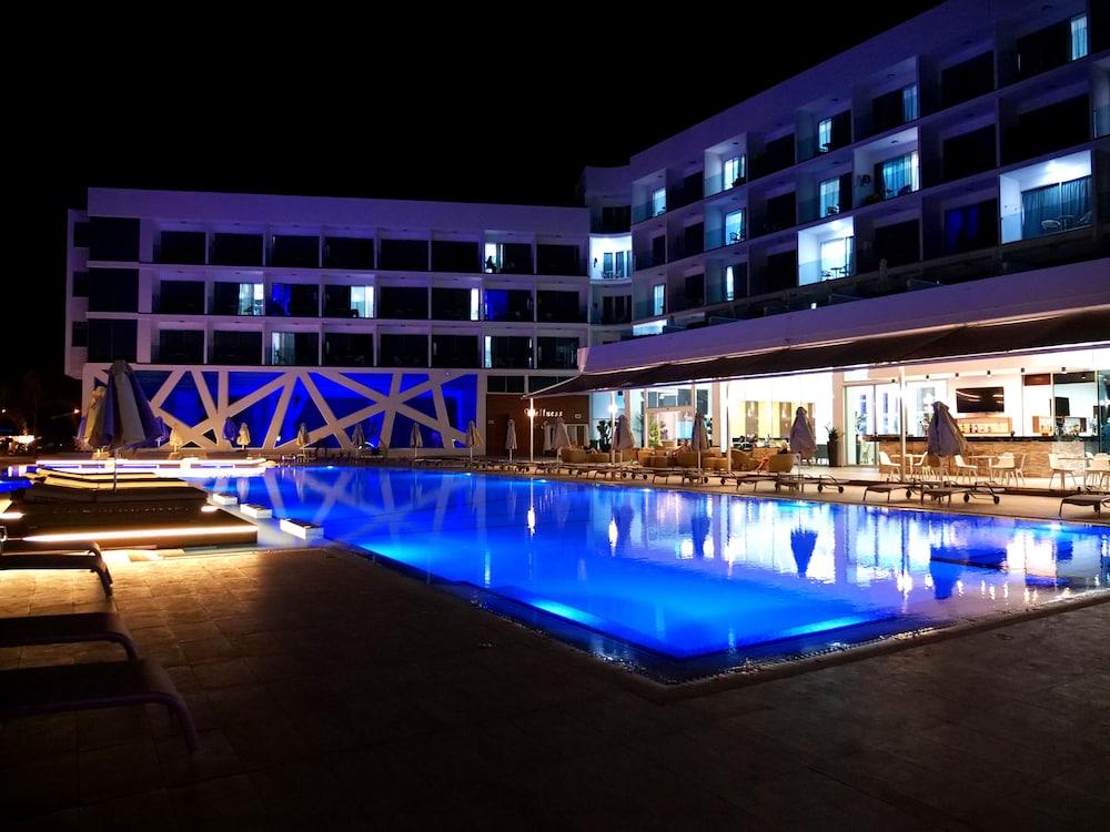 Amethyst Napa Hotel & Spa - Outdoor Pool