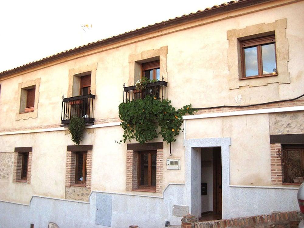 Casa Gatos - Front of Property