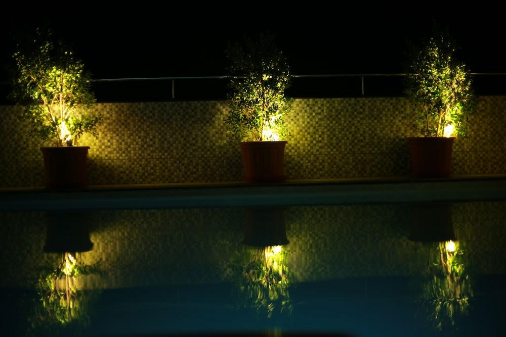 Nakshatra Emerald Inn - Outdoor Pool