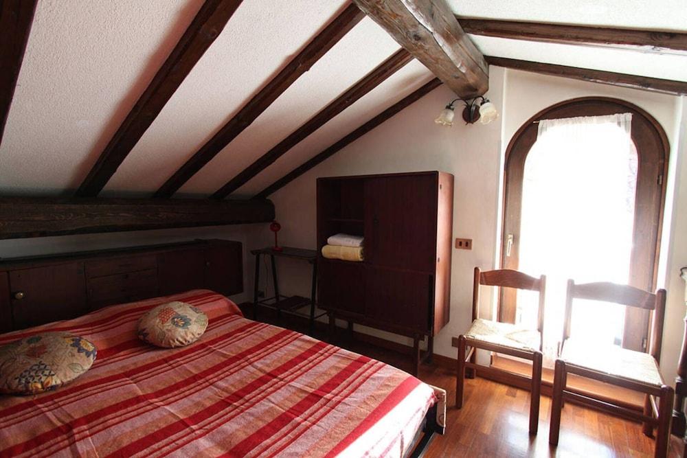 Cozy Apartment in the Historic Centre of Bellagio - Room
