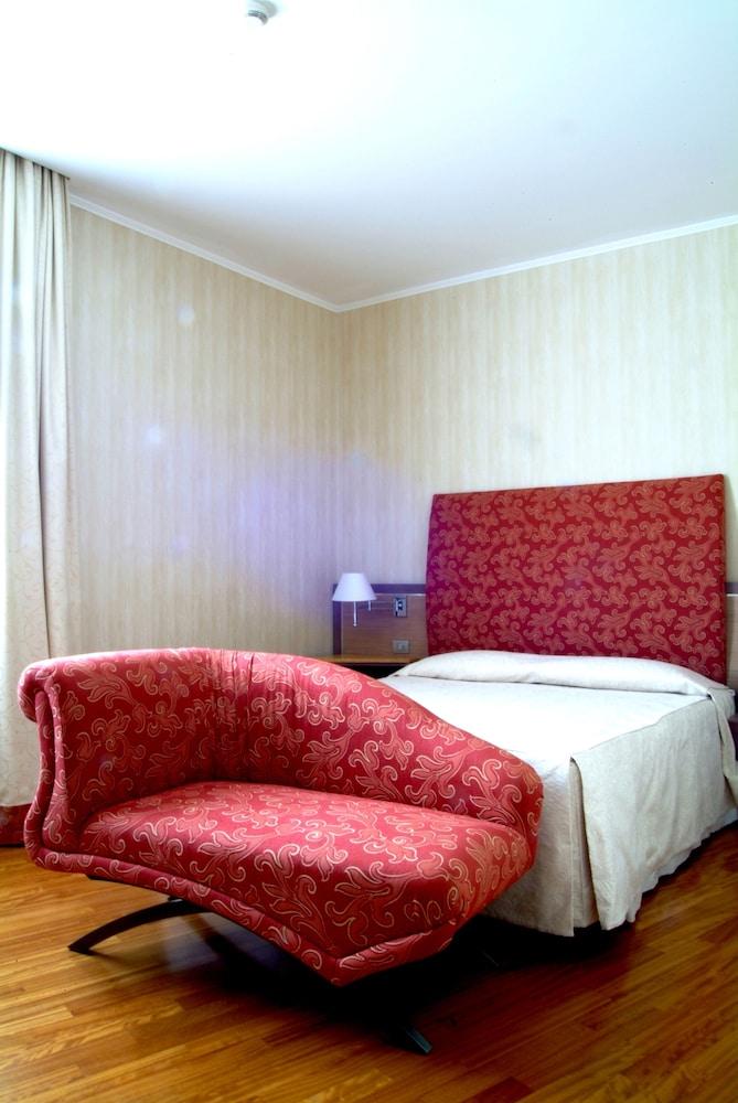 Poli Hotel - Room