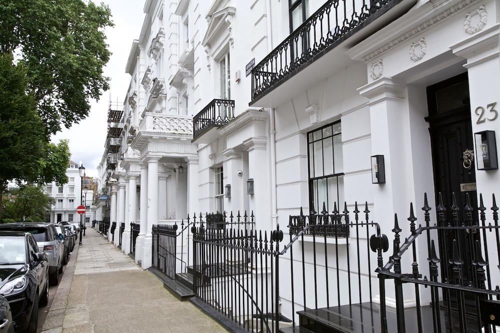 A Place Like Home - Two Bedroom Apartment in Knightsbridge - Exterior