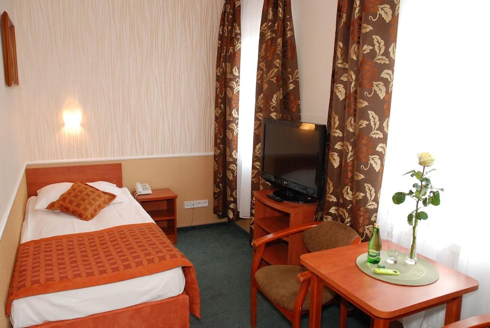 Hotel Topaz Poznań Centrum - Room