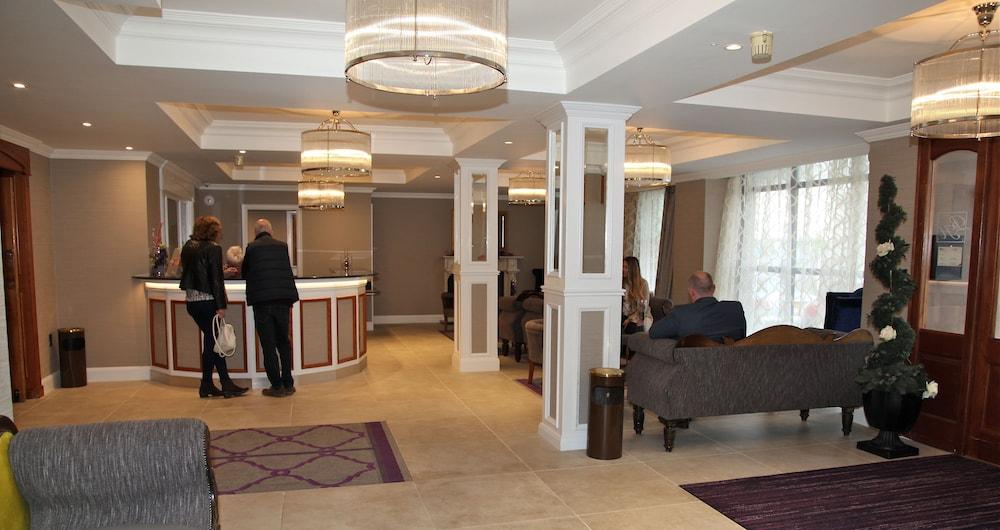 Royal Hotel - Lobby