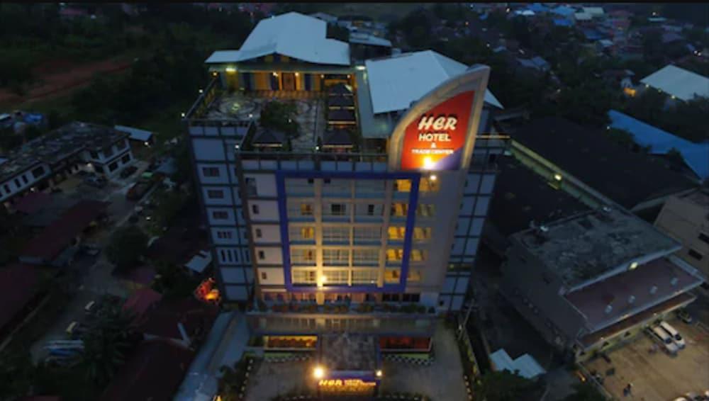 Her Hotel & Trade Centre Balikpapan - Featured Image