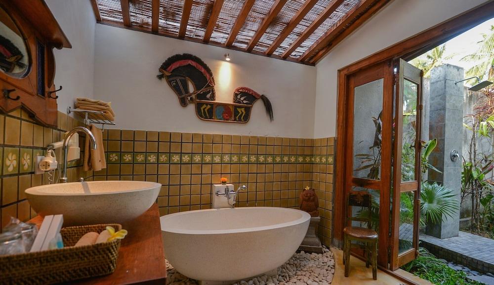 أوبود سيايليندرا هيريتيدج فيّاس بي إياي بيسٕي - Bathroom