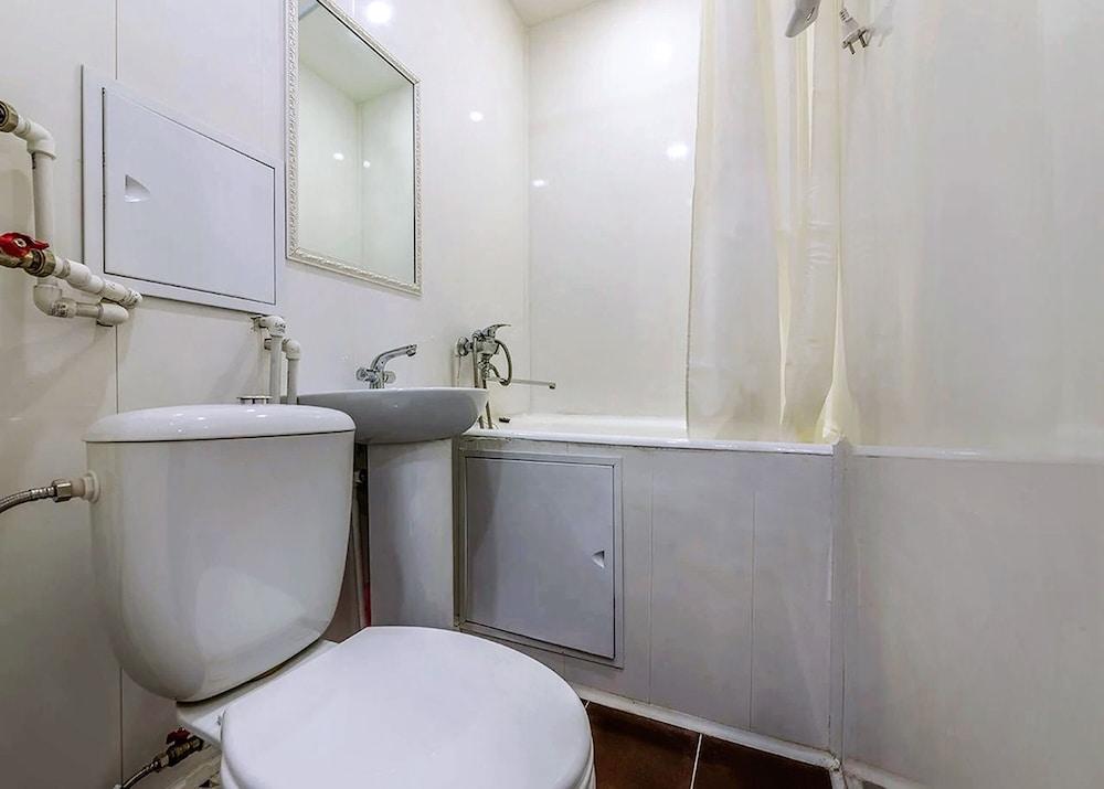 Apartment Hanaka Sirenevyi bulvar 27 - Bathroom