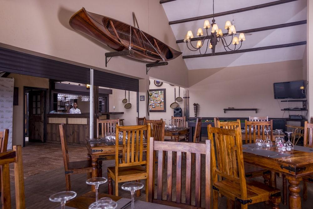 7 Cascades Restaurant Bar & Lodges - Lobby