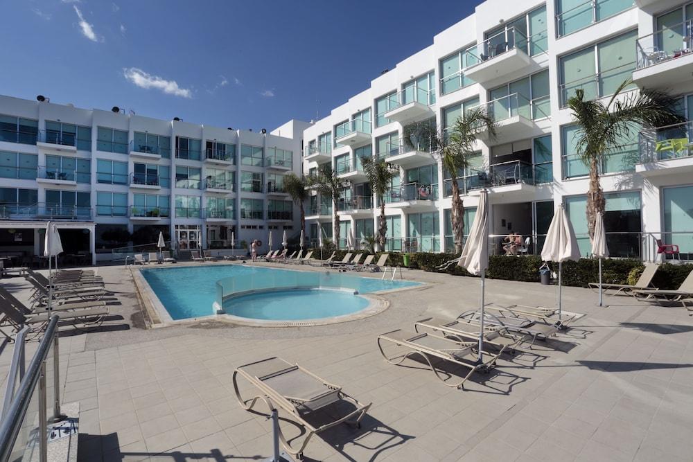 Coralli Spa Resort & Residence - Outdoor Pool