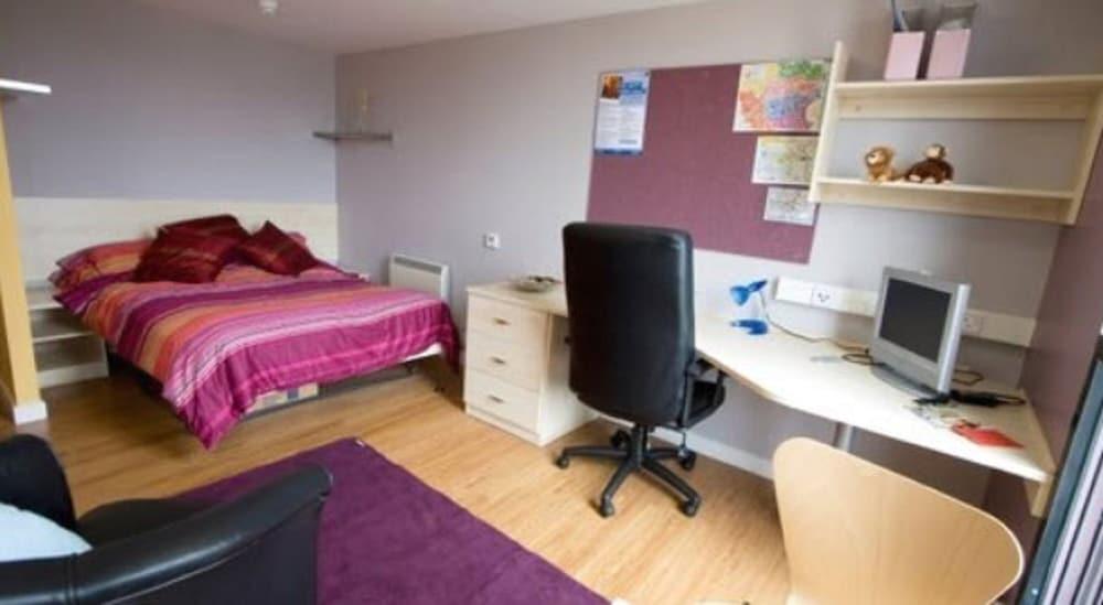 Portsburgh Court - Campus Accommodation - Room
