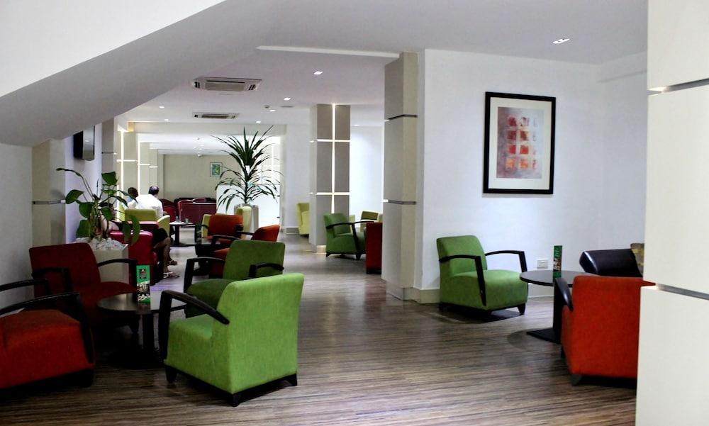 Swiss Spirit Hotel & Suites Alisa - Lobby Sitting Area