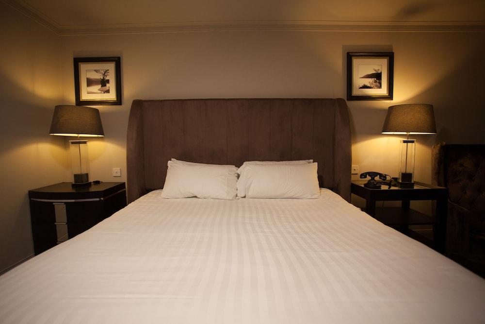 Strathaven Hotel - Room