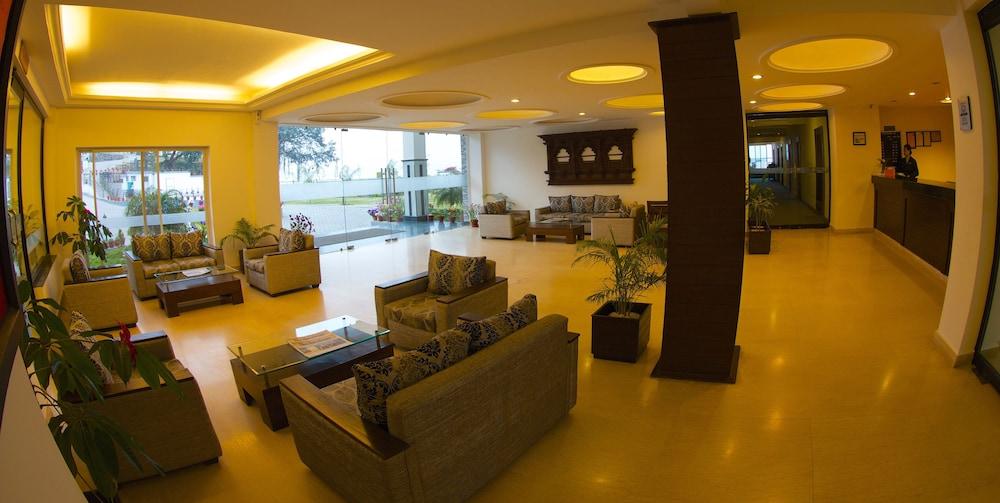 Waterfront Resort by KGH Group - Lobby Lounge