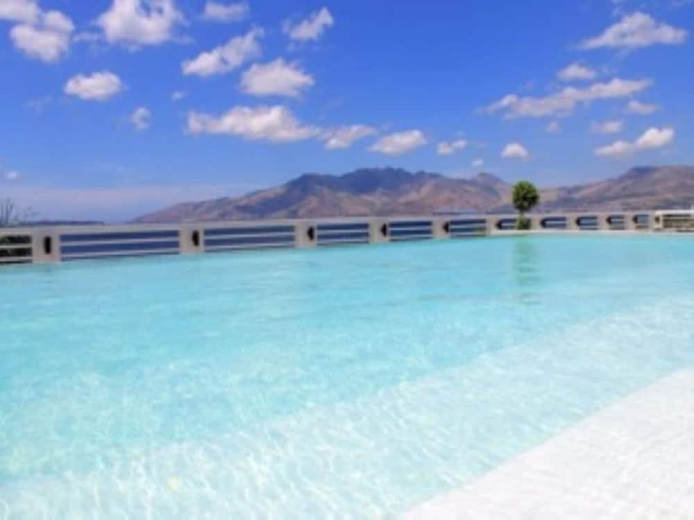 Terrace Hotel Subic Bay - Outdoor Pool