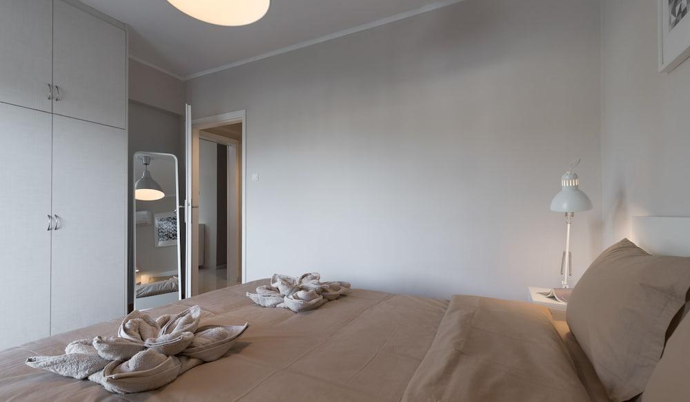 51m² Renovated Apartment in Vouliagmeni - Room