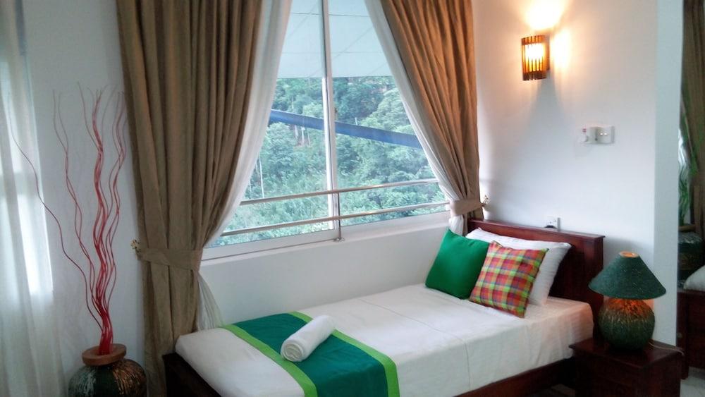 Green Tulip Hotel Kandy - Room