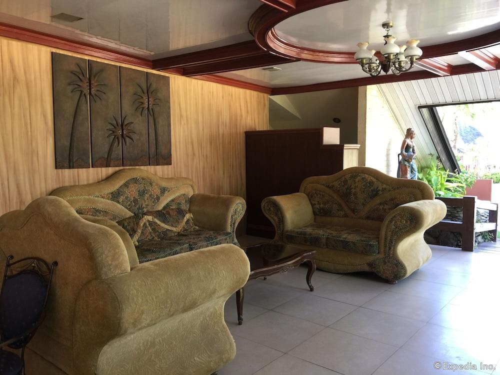 Bohol Tropics Resort - Lobby Sitting Area