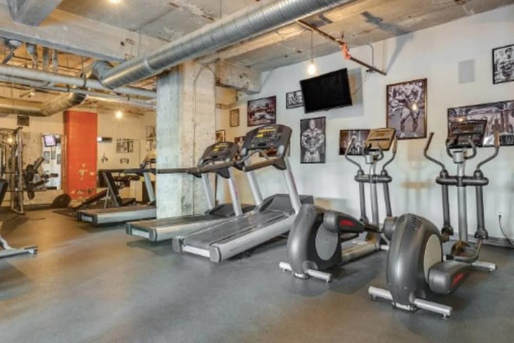 3 Bedroom Unit in Downtown Dallas with Pool & Gym - Fitness Facility