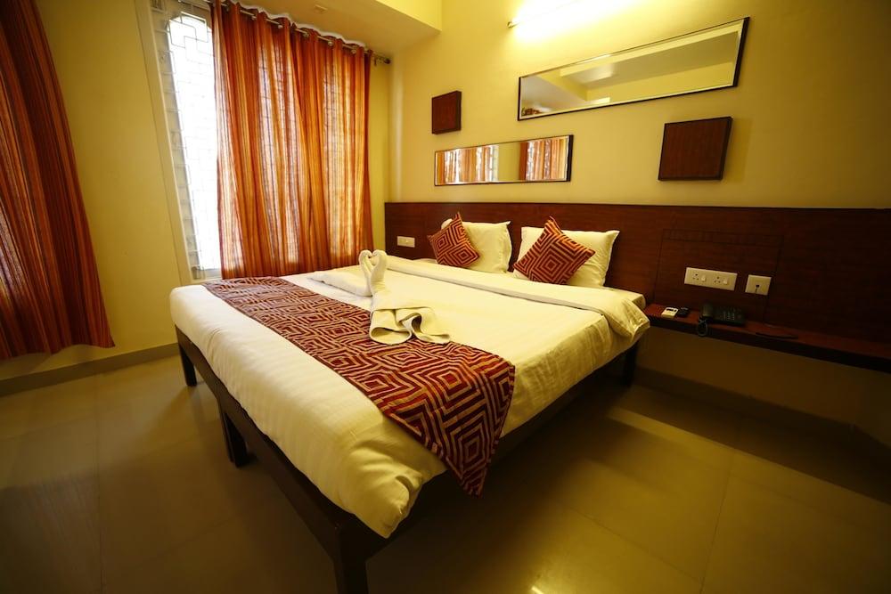 OYO 1456 Hotel Raj Classic Inn - Featured Image