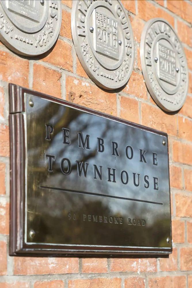Pembroke Townhouse - Exterior detail