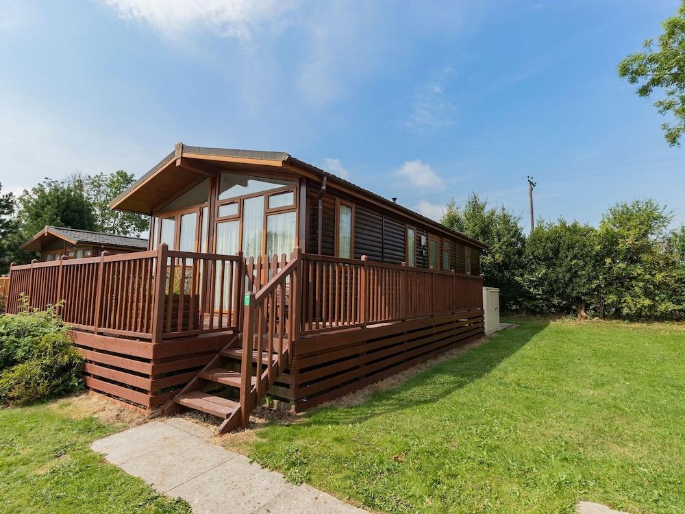 Charming Holiday Home in Ashbourne With Balcony - Featured Image