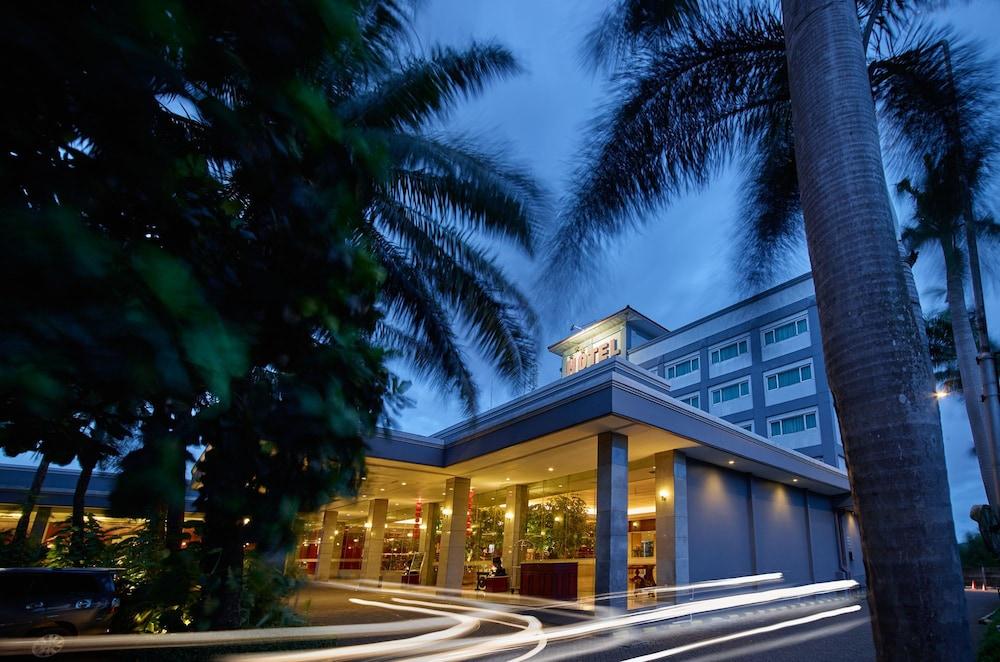 Istana Nelayan Hotel - Featured Image