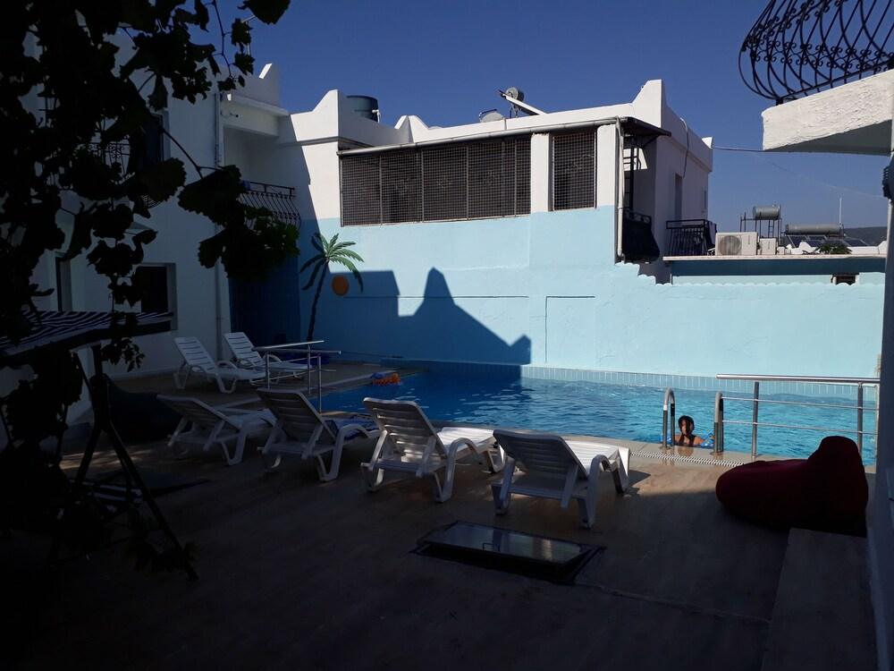 Arel Apart Hotel - Outdoor Pool